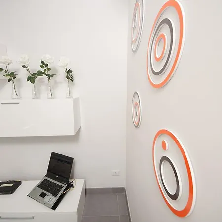 Apartment Cheap And Chic White At Coliseum Rome