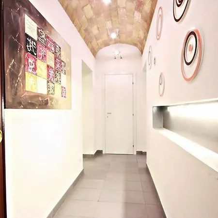 Apartment Cheap And Chic White At Coliseum Rome