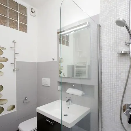 Apartment Cheap And Chic White At Coliseum *