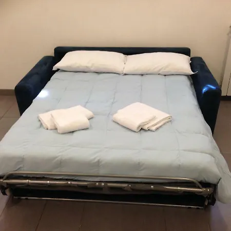 Apartment Cheap And Chic White At Coliseum Rome