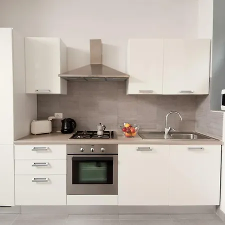 Apartment Cheap And Chic White At Coliseum *